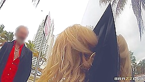 Brazzers Exxtra: Public Fuck Stunt On The Street. Alexis Monroe