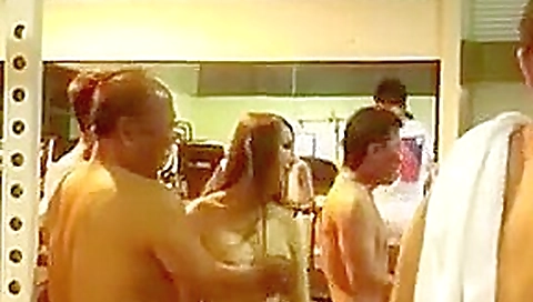 Public nude gym 裸体健身房