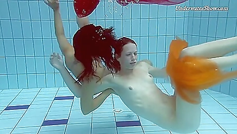 Horniest Hottest Lesbian Babes In The Pool