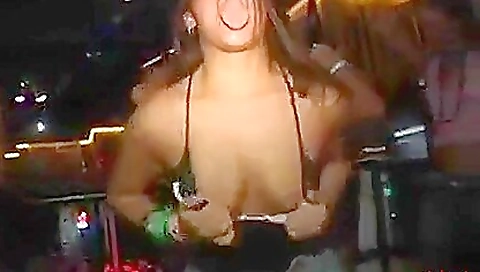 Party Girls Expose On Spring Break