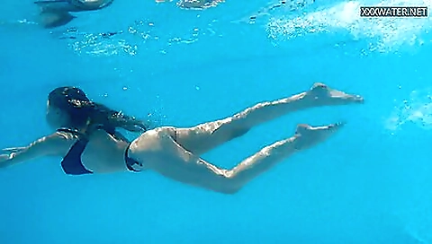Smoking Hot Hungarian Bonnie Chick Swimming