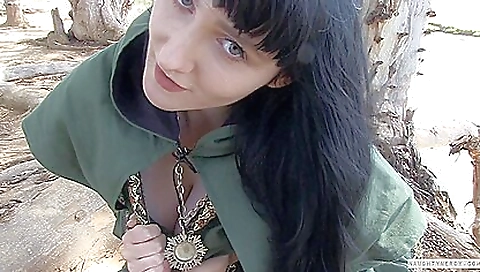 Elf beauty and her hot feet