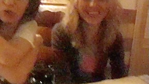 Bad beauty gives head in public restroom