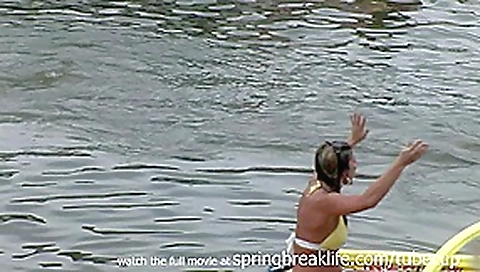 SpringBreakLife Video: 3 Girls In Hot Tub