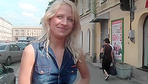Betsy in slutty bimbo got her cunt fucked in the park